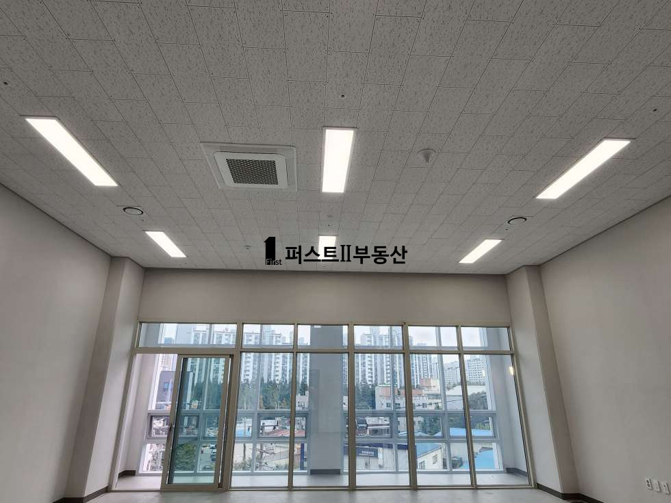 경기 수원영통구 원천동 드라이브인 도어 투 도어, 발코니 기준 남동향, 넓은 서비스면적 월세 매물번호 10308 사진 2