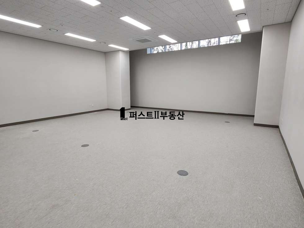 경기 수원영통구 원천동 B1층, 연접한2개호실, 해가드는 썬큰구조 드라이브인 도어 투 도어, 월세 매물번호 10307 사진 3