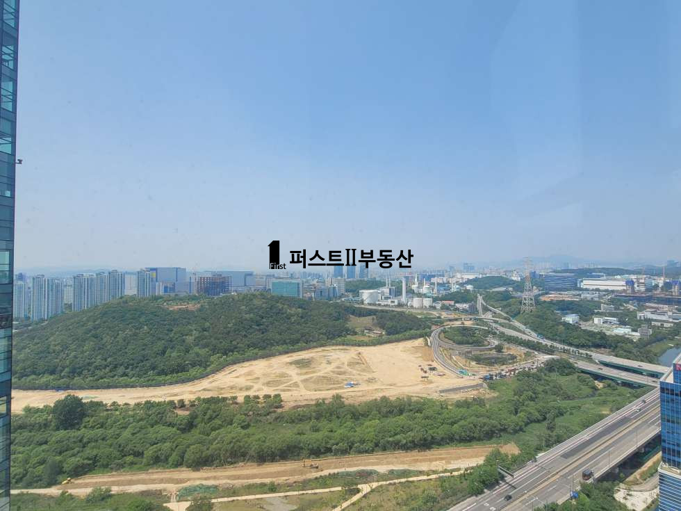 경기 화성동탄구 영천동 코너 호실 포함 전용407p , 호실 사이 가벽 철거 상태 월세 매물번호 10324 사진 9