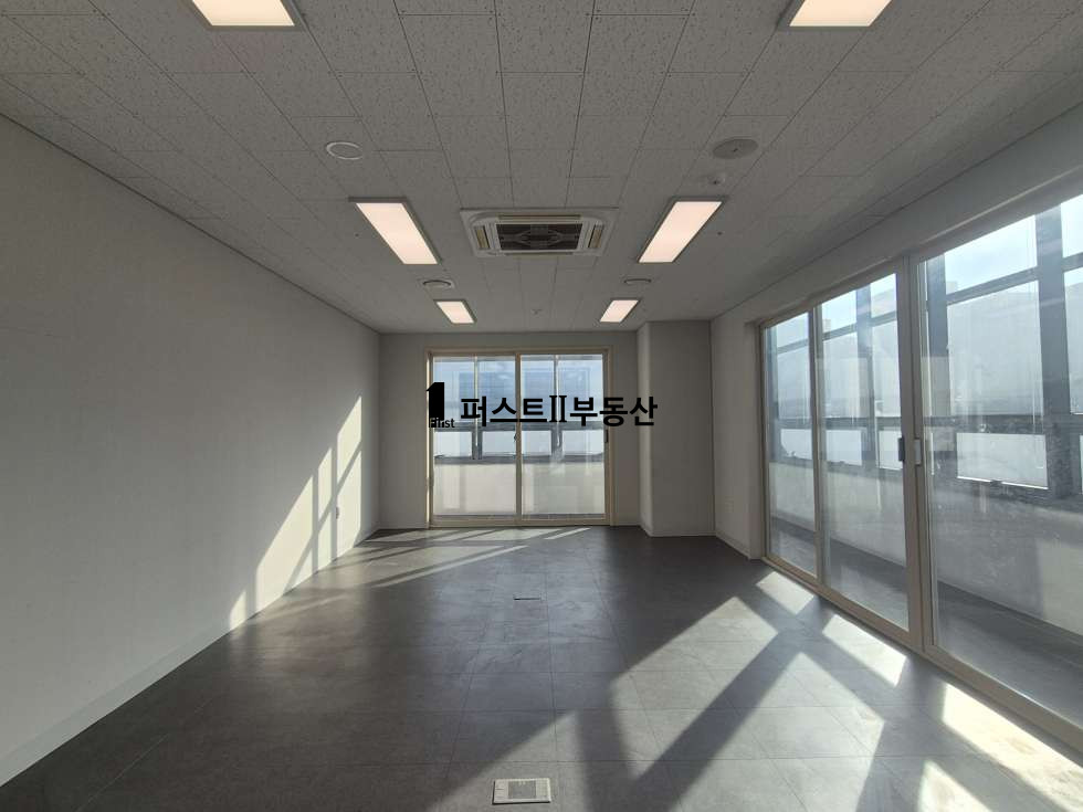 경기 용인기흥구 농서동 2면 발코니 포함 연접한 2개 호실, 쾌적한 사무실 용도, 하시 입주 월세 매물번호 10320 사진 1